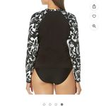 Hurley  long sleeve black size small sun, protector Photo 4