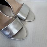 Louise et Cie  Silver Leather Peep Toe Wedge Heels Womens 8.5 Ankle Strap Sandals Photo 6