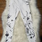 Athleta New White & Black Floral Design Athletic Leggings size XXS  Elation Wildflower Tight Legging Photo 5