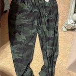 Old Navy Womens high rise Camouflage Athletic Jogger Pants Photo 0