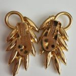 Napier Vintage 1960s White Milkglass Rhinestone Leaves Clip on Earrings Gold Photo 1