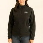 The North Face Apex Size Medium Black 1/4 Zip Pullover Top. Photo 0