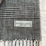 Geoffrey Beene Never worn: very soft  gray scarf made in Italy Photo 3