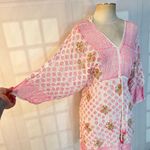 Top It Off White Pink V Photo 1