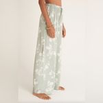 Z Supply  Resort Sandy Floral Pant- Size Small Photo 4