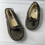 Minnetonka ‎ gray suede slippers size 6 Photo 0