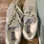 MIA Sneakers Photo 2