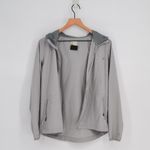 Vuori  Outdoor Trainer Shell Lightweight Windbreaker Running Jacket Light Gray S Photo 1