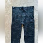 Spanx Womens Look At Me Now Seamless Cropped Leggings Black Camo Sz Large Photo 1
