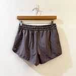 Vuori  Women's Clementine Short 2.0 Mid Rise  Activewear Running Size XS Gray Photo 5