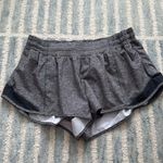 Lululemon  Hotty Hot 2.5" Shorts Photo 0