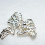 Source Unknown Rare Vintage Classic Bow Silver Tone Clear Rhinestone 1 1/2 inch Brooch/Pin Photo 2