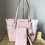 Michael Kors Set Photo 0