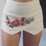 Amazing Lace White Floral Skort Photo 2