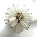 White flower beaded bracelet Photo 3