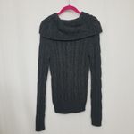 Daisy Fuentes  Cable knit sweater Photo 1