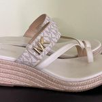 Michael Michael Kors Women's Jilly Mid Wedge Logo Wedge Thong Sandals Tan Size 10 Photo 4