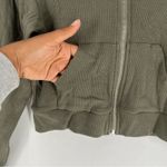 Forever 21  Olive Green Ribbed Women's Zip Front Cropped Hoodie‎ Jacket Size M Photo 4