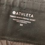Athleta Trekkie North Printed Shorts Zip Pockets Floral Olive Green Black 20 Photo 4