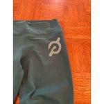 Peloton  Emerald green scalloped ankle legging size small Photo 3