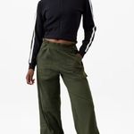 Athleta 4 Trekkie Parachute Pant Aspen Olive Green Size 4 Regular #533487032 Photo 4