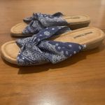 Minnetonka  Womens Sarong Blue/White Bandana Slide Sandals Shoes Size 7W Photo 2