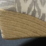 Toms  WO SIZE 9.5 ESPADRILLE 3” WEDGE SHOES GRAY CREAM DESIGN CLEAN LACE  UP Photo 6