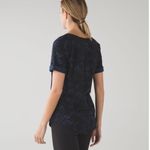 Lululemon  Love Tee II - Windy Blooms Deep Navy Black - 8 Photo 2