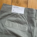 American Eagle Outfitters High Waist ‘90s Boyfriend Short Olive Green 10 NWT Photo 3