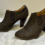 Elegant Brown Women's Heeled Shoes Size 7 Photo 0