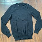 H&M  black pullover v-neck sweater Photo 2