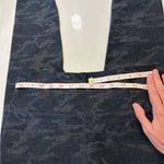 Vuori Heather Charcoal Gray Athletic -High Waisted Soft leggings Camo size Small Photo 4