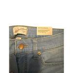 Universal Threads NWT Mid-Rise Light Wash Skinny Jeans Photo 3