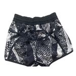 Lululemon  Tracker Short III *4-way Stretch Black Beige Pattern size 4 Photo 4