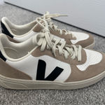 VEJA  Sneakers V-10 Women’s Photo 0