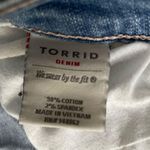 Torrid Mid-Rise Light Wash Raw Hem Cutoff Denim Stretch Shorts Size 16 Photo 4
