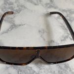 Oversize Sunglasses Photo 3