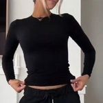 SKIMS Long Sleeve T-Shirt M Photo 0