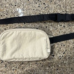 Lululemon  Everywhere Belt Bag Mini Photo 0