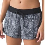 Lululemon Hotty Hot Short (Long) Mini Antique Paisley White Black Size 4 Photo 1