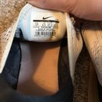 Nike Women’s  270 Air Max Shoes Photo 4