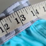 Under Armour loose fit heat hear shorts size small Photo 5