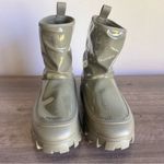 UGG  Classic Brella Mini Women's Water Repellant Boot Size 8 #459 Photo 2