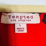 Tempted MEDIUM Red Floral Zipper V Neck Short Sleeve High Low Hem Blouse Top Photo 5