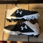 Under Armour  Woman’s Softball Shoes Size 6 Photo 2
