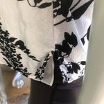 White House | Black Market  Pleated V-Neck Sleeveless Floral Blouse Black White S Photo 3