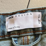 ASOS  DESIGN Women’s Light Blue Denim Cutoff Shorts 30” Mid Rise Cuffed Classic Photo 6