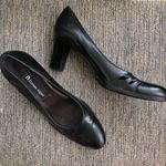 Etienne Aigner  Ville Heels Laser Cut Leather 9.5 Photo 2