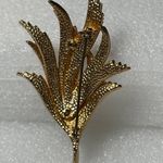 Smooth & Shiny Textured Willow Leaves Gold Tone Brooch Photo 1