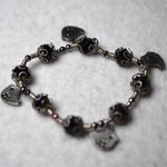 Source Unknown Charming Silver Tone Filigree Black Glass Beaded Birds Charm 6" Stretch Bracelet Photo 0
